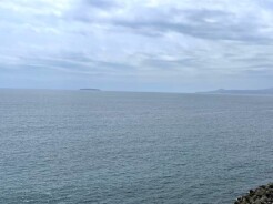 初島・伊豆半島を望むロケーション