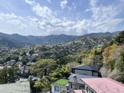 現地からは山々が望めます