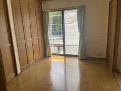 １階洋室（約6帖）
リビングとしてもご利用頂けます