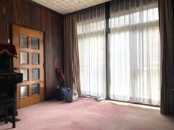 南、西に２方向窓の有るF洋室（8帖）