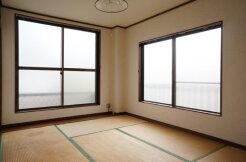 和室2
こちらは窓が2面で大変明るいです！