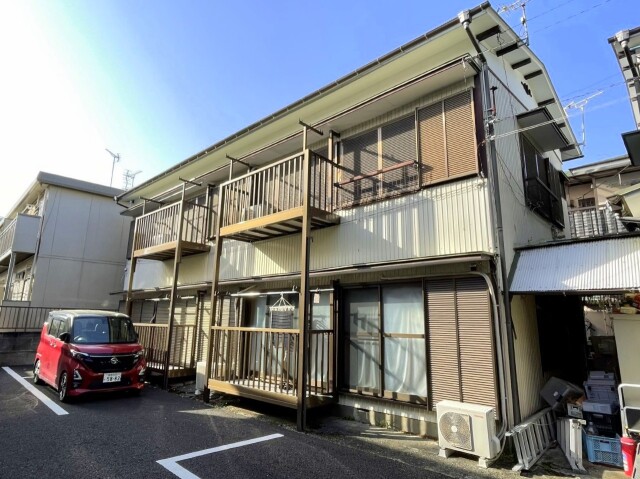 岩本アパート（中央）