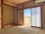 南・東側に窓の有る２階和室（8帖）
