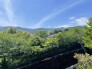 バルコニーからは周辺の山々が望めます