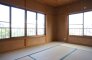 和室
角のこのお部屋は大変明るくなってますよ！！
