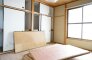 和室
畳張替え作業中です...
収納たっぷり！