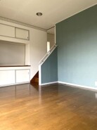 東面に窓の有るリビング