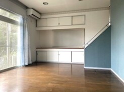 リビングは約10帖のスペースがあります